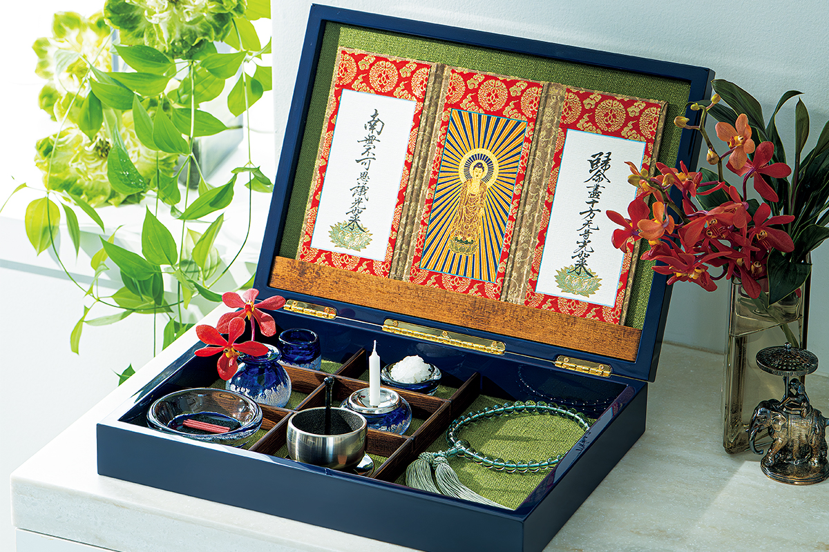 コンパクト仏壇「漆恵 -Urushie-」家庭画報.com掲載写真